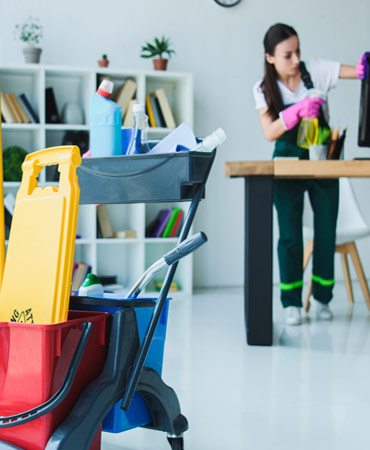 Limpieza de equipo y mobiliario de oficinas Limpiaplus